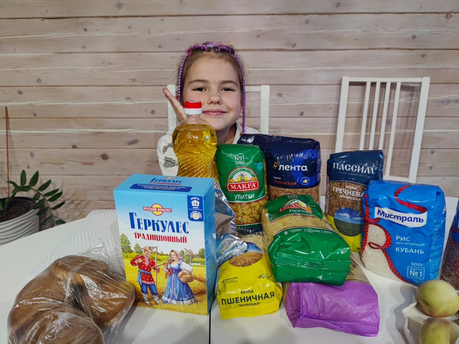 Казанцы собрали продуктовые наборы для 17 семей 