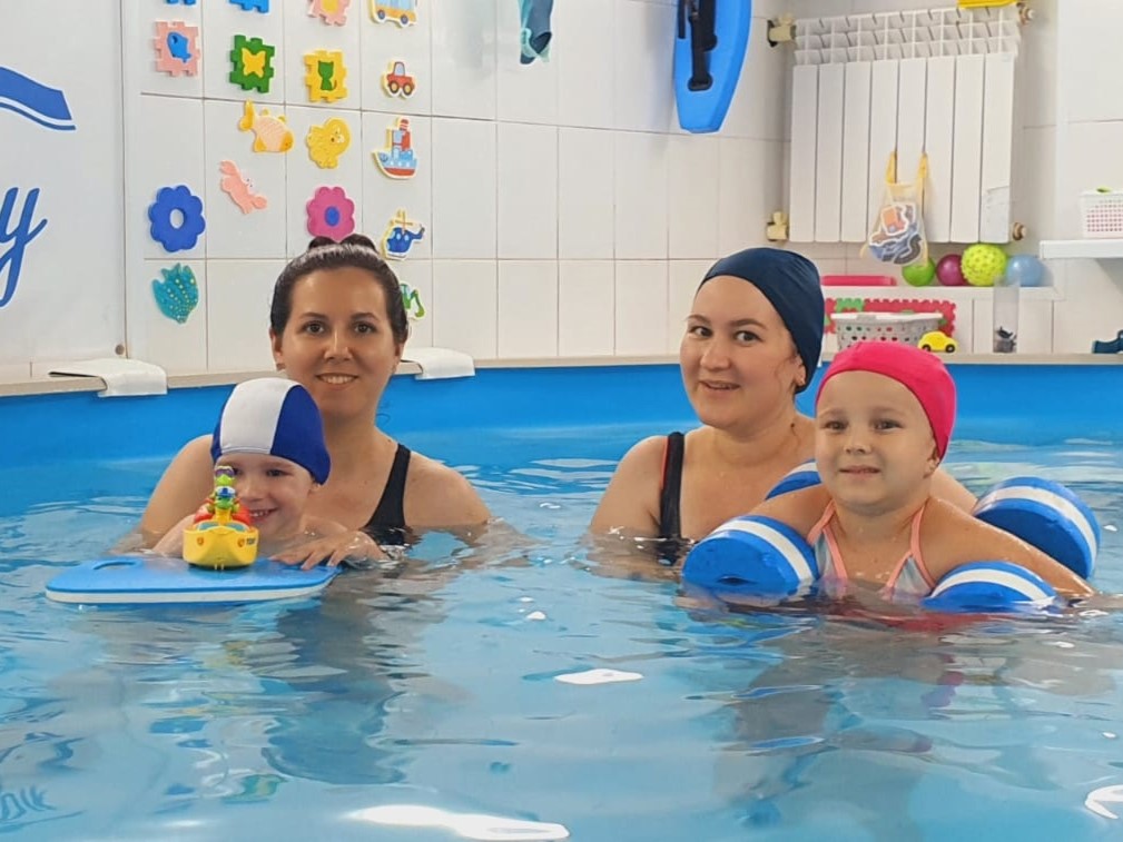 Занятия в детском бассейне Aqua Baby